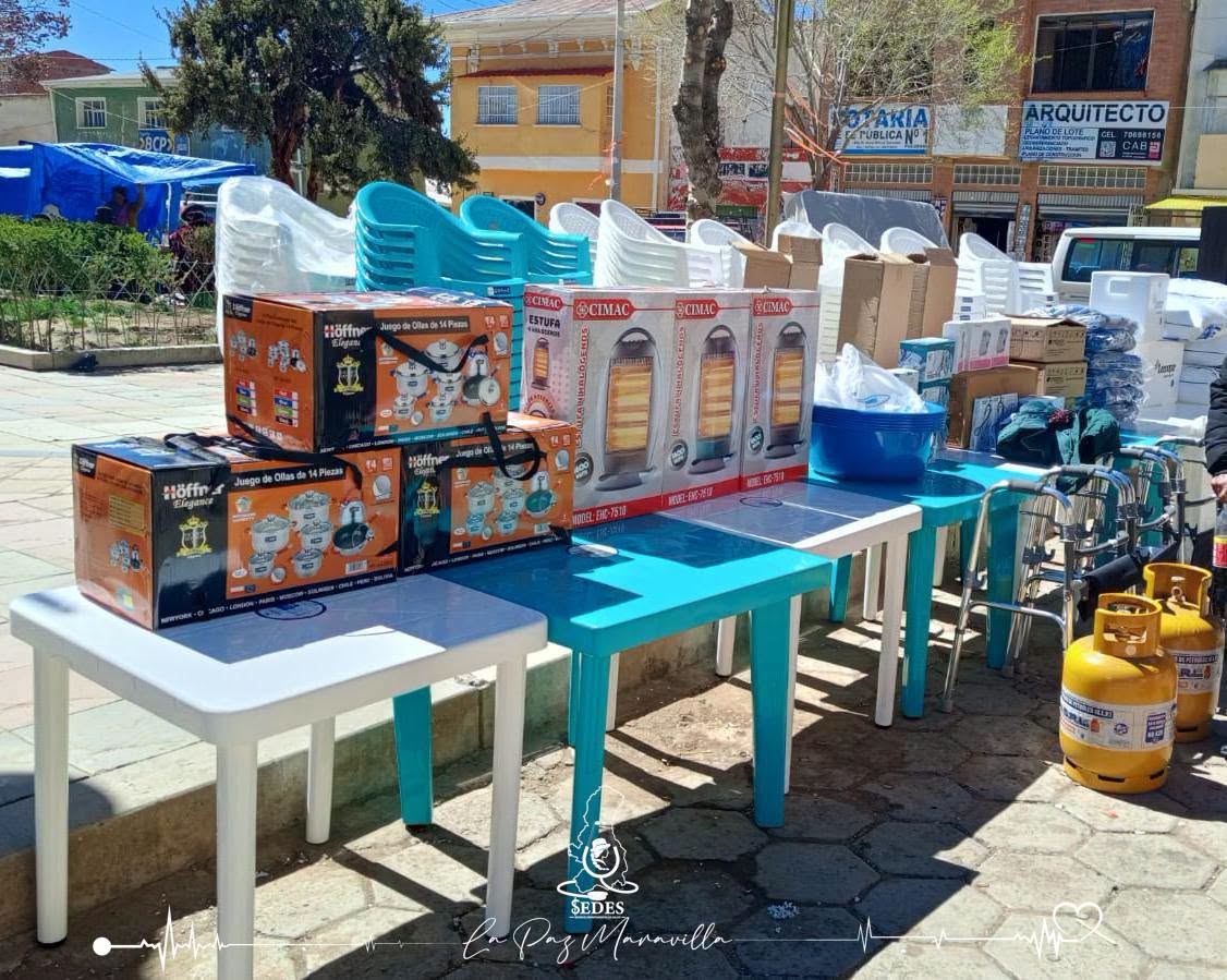 TRES CENTROS DE SALUD DE PUCARANI RECIBEN EQUIPAMIENTO PARA LA ATENCIÓN EN MEDICINA TRADICIONAL